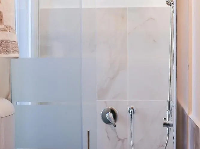 Palace First Floransa